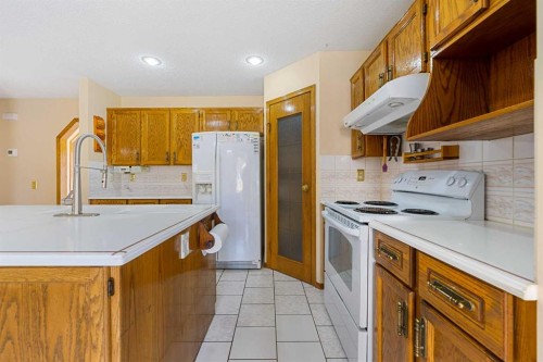 91 Coral Springs Boulevard Ne, Calgary, AB - Indoor Photo Showing Kitchen