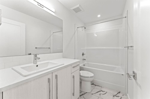 7654 202 Avenue Se, Calgary, AB - Indoor Photo Showing Bathroom