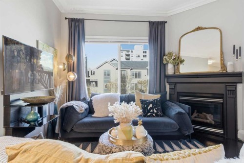 404-881 15 Avenue Sw, Calgary, AB - Indoor Photo Showing Living Room With Fireplace