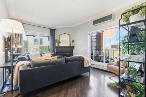 404-881 15 Avenue Sw, Calgary, AB - Indoor Photo Showing Living Room