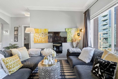 404-881 15 Avenue Sw, Calgary, AB - Indoor Photo Showing Living Room