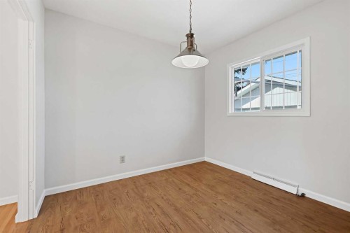 10 Glamorgan Drive Sw, Calgary, AB - Indoor Photo Showing Other Room