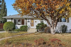 10 Glamorgan Drive SW Calgary, AB T3E 4Z2