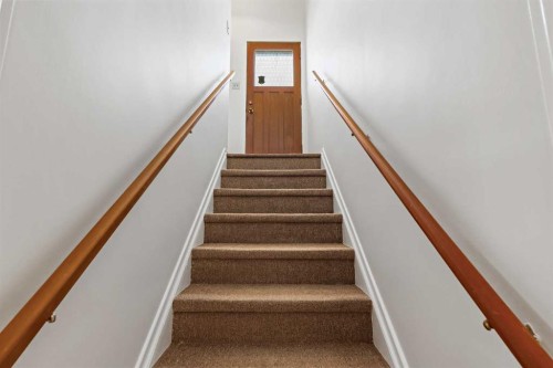 10 Glamorgan Drive Sw, Calgary, AB - Indoor Photo Showing Other Room