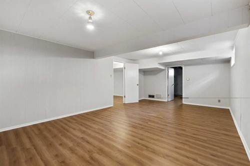 10 Glamorgan Drive Sw, Calgary, AB - Indoor Photo Showing Other Room