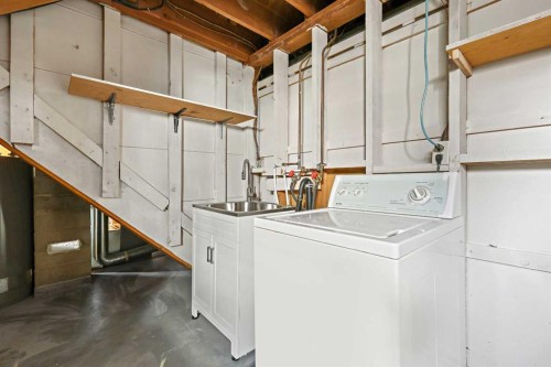 10 Glamorgan Drive Sw, Calgary, AB - Indoor Photo Showing Laundry Room