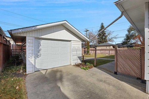 10 Glamorgan Drive Sw, Calgary, AB - Outdoor With Exterior