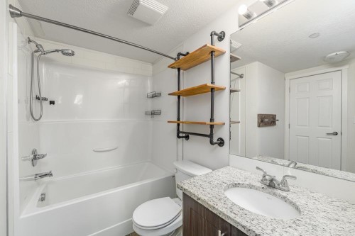 4106-99 Copperstone Park Se, Calgary, AB - Indoor Photo Showing Bathroom