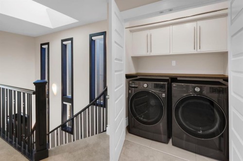 2046 49 Avenue Sw, Calgary, AB - Indoor Photo Showing Laundry Room