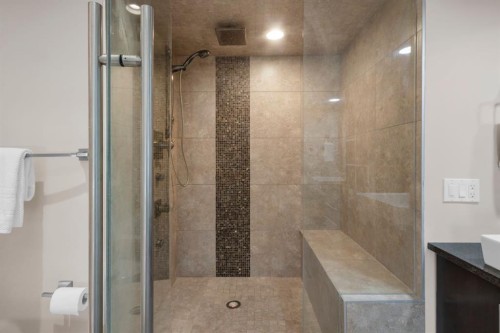 2046 49 Avenue Sw, Calgary, AB - Indoor Photo Showing Bathroom