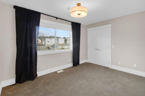 2046 49 Avenue Sw, Calgary, AB - Indoor Photo Showing Other Room