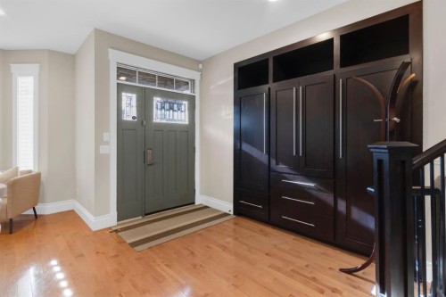 2046 49 Avenue Sw, Calgary, AB - Indoor Photo Showing Other Room