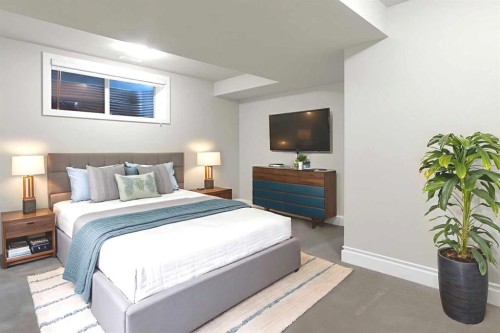 2046 49 Avenue Sw, Calgary, AB - Indoor Photo Showing Bedroom