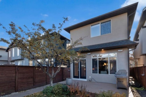 2046 49 Avenue Sw, Calgary, AB - Outdoor