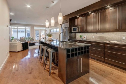 2046 49 Avenue Sw, Calgary, AB - Indoor Photo Showing Kitchen With Upgraded Kitchen