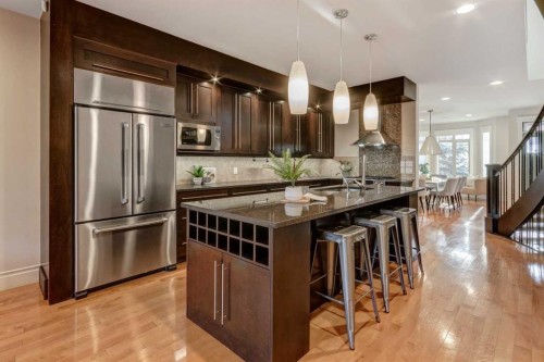 2046 49 Avenue Sw, Calgary, AB - Indoor Photo Showing Kitchen With Stainless Steel Kitchen With Upgraded Kitchen