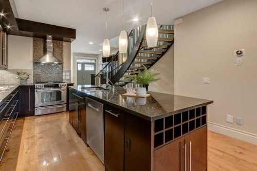 2046 49 Avenue Sw, Calgary, AB - Indoor Photo Showing Kitchen With Upgraded Kitchen