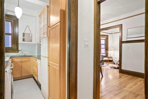 201-804 18 Avenue Sw, Calgary, AB - Indoor Photo Showing Other Room