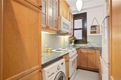 201-804 18 Avenue Sw, Calgary, AB - Indoor Photo Showing Laundry Room