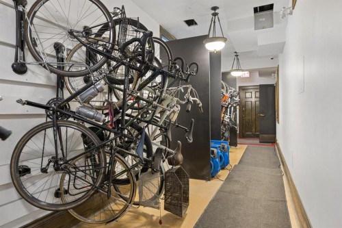 201-804 18 Avenue Sw, Calgary, AB - Indoor Photo Showing Other Room