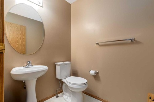 168 Mt Apex Green Se, Calgary, AB - Indoor Photo Showing Bathroom