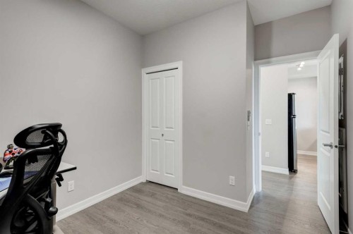 401-117 Copperpond Common Se, Calgary, AB - Indoor Photo Showing Other Room