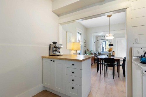 317 18 Avenue Nw, Calgary, AB - Indoor Photo Showing Kitchen