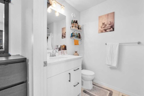 52 Edith Gate Nw, Calgary, AB - Indoor Photo Showing Bathroom