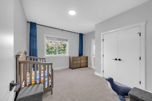 1623 16A Street Se, Calgary, AB - Indoor Photo Showing Bedroom