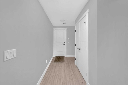 1623 16A Street Se, Calgary, AB - Indoor Photo Showing Other Room