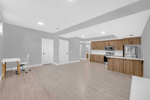 1623 16A Street Se, Calgary, AB - Indoor Photo Showing Kitchen