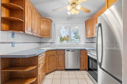 100 Fairview Drive Se, Calgary, AB - Indoor Photo Showing Kitchen