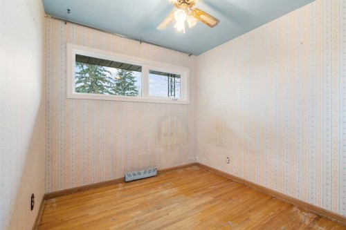 100 Fairview Drive Se, Calgary, AB - Indoor Photo Showing Other Room