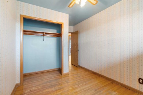 100 Fairview Drive Se, Calgary, AB - Indoor Photo Showing Other Room