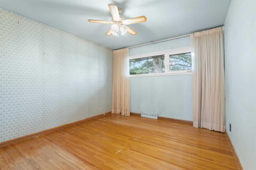 100 Fairview Drive Se, Calgary, AB - Indoor Photo Showing Other Room