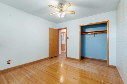 100 Fairview Drive Se, Calgary, AB - Indoor Photo Showing Other Room