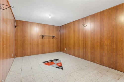 100 Fairview Drive Se, Calgary, AB - Indoor Photo Showing Other Room