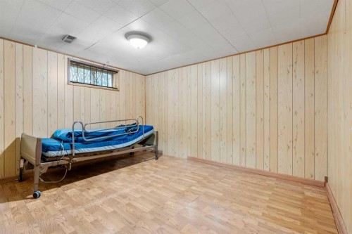 100 Fairview Drive Se, Calgary, AB - Indoor Photo Showing Other Room