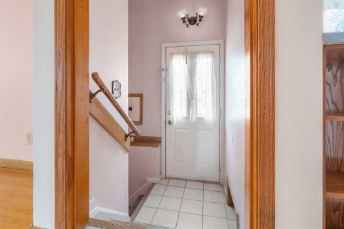 100 Fairview Drive Se, Calgary, AB - Indoor Photo Showing Other Room