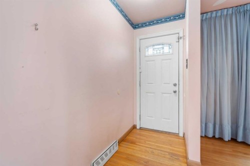 100 Fairview Drive Se, Calgary, AB - Indoor Photo Showing Other Room