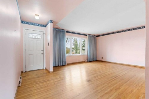 100 Fairview Drive Se, Calgary, AB - Indoor Photo Showing Other Room