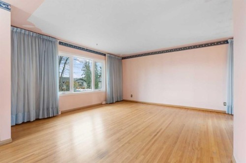 100 Fairview Drive Se, Calgary, AB - Indoor Photo Showing Other Room