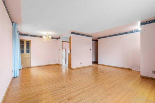 100 Fairview Drive Se, Calgary, AB - Indoor Photo Showing Other Room