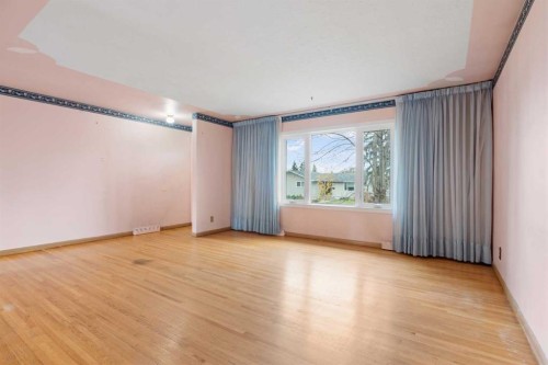 100 Fairview Drive Se, Calgary, AB - Indoor Photo Showing Other Room