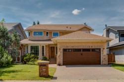 39 Canterbury Court SW Calgary, AB T2W 6C2