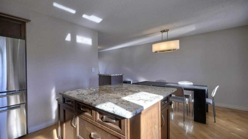 5650 Brenner Crescent Nw, Calgary, AB - Indoor Photo Showing Kitchen