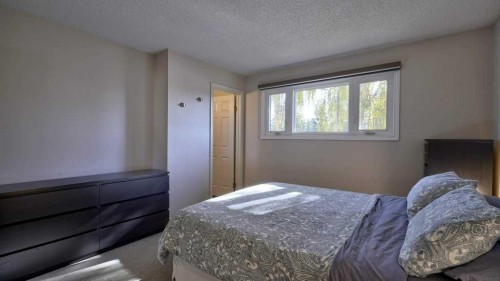 5650 Brenner Crescent Nw, Calgary, AB - Indoor Photo Showing Bedroom