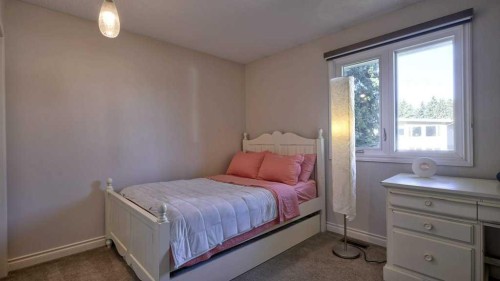 5650 Brenner Crescent Nw, Calgary, AB - Indoor Photo Showing Bedroom