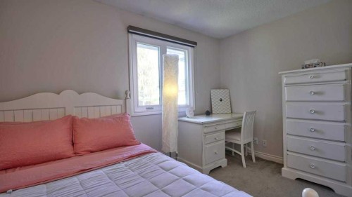 5650 Brenner Crescent Nw, Calgary, AB - Indoor Photo Showing Bedroom