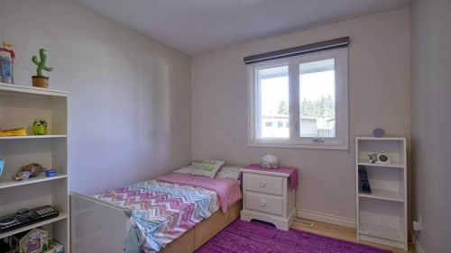 5650 Brenner Crescent Nw, Calgary, AB - Indoor Photo Showing Bedroom